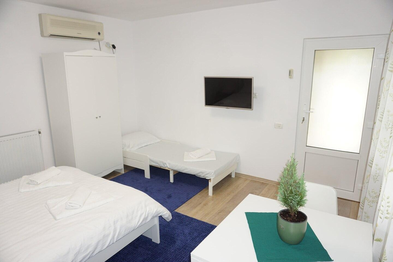 Bedroom 3, Casuta Bradulet (Airport Otopeni, Therme), Balotesti