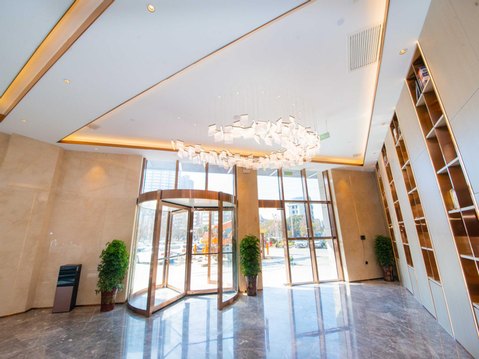 Exterior & Views 20