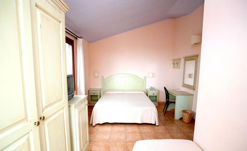 Bedroom 3, Club Esse Cala Gonone, Nuoro