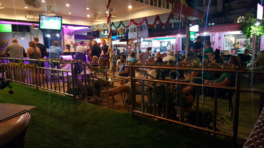 Food & Drinks 4, Oasis Hostel and Bar, Phuket Island