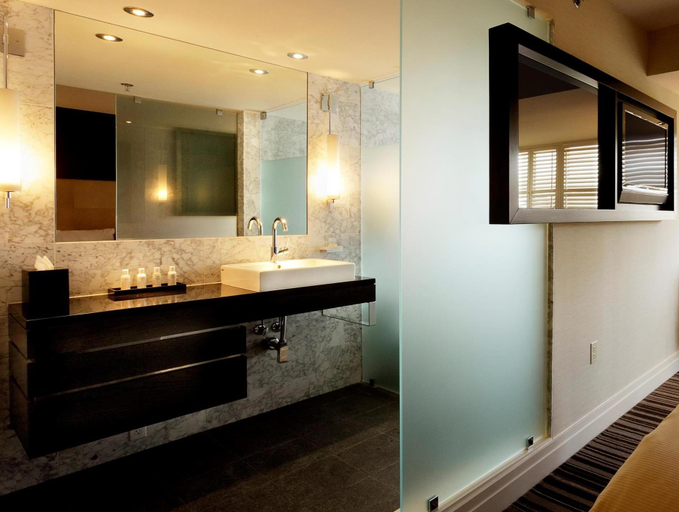 Bathroom 4, The Dupont Circle Hotel, Washington D.C.