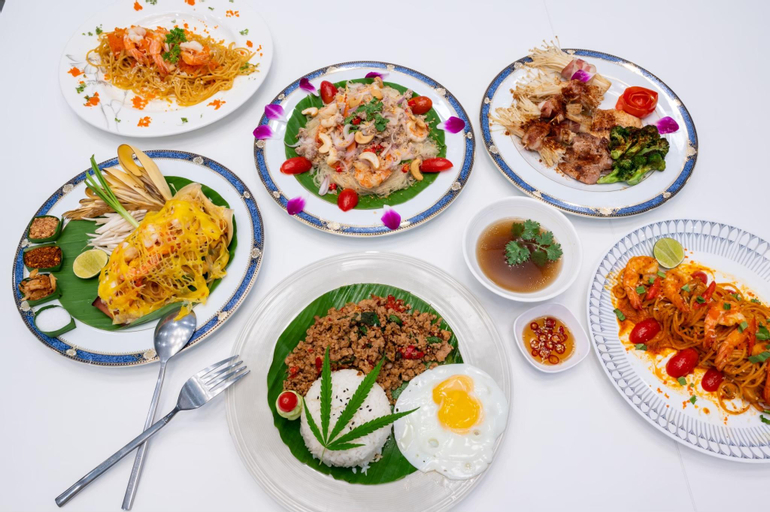 Food & Drinks 3, Bangkok Sleep Nest, Suan Luang