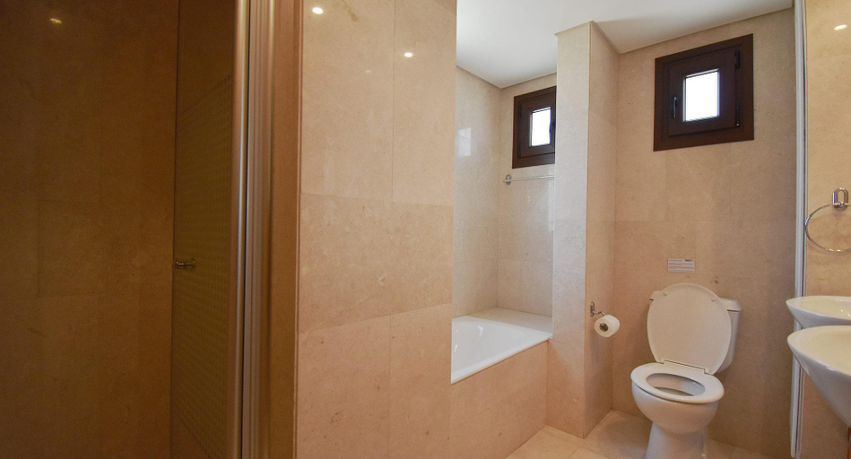 Bathroom 4, Apartment 'A12' with stunning golf views and communal pool, Aphrodite Hills Resort