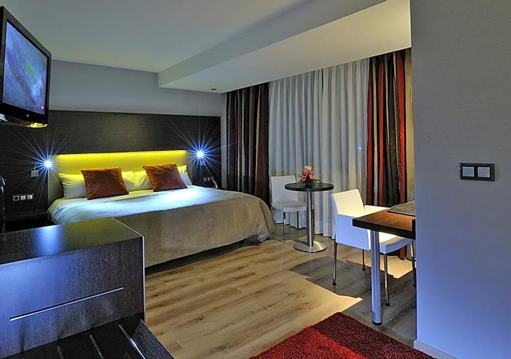 Bedroom 3, Abba Granada Hotel, Granada