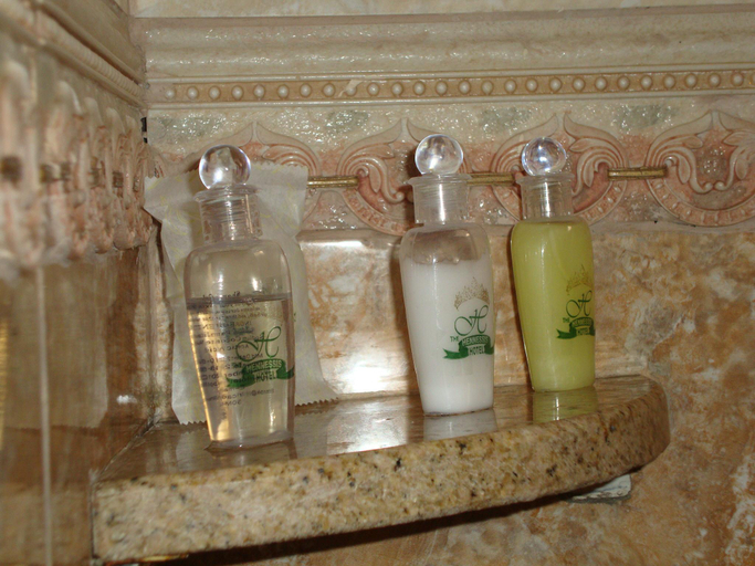 Bathroom 3, Hennessis Hotel, Starehe