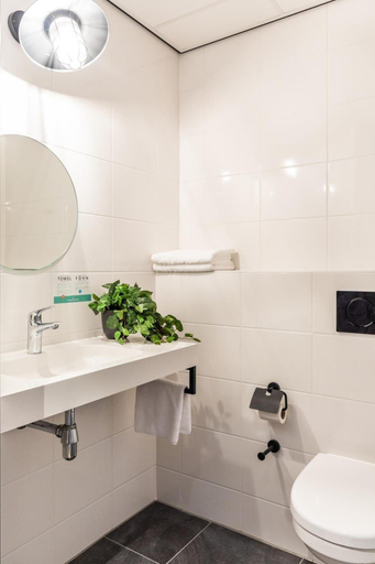 Bathroom 3, Hotel De Kroon Kaatsheuvel, Loon op Zand