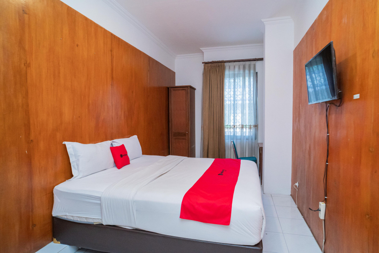 Bedroom 3, RedDoorz Plus @ Hotel Surya Solo, Solo