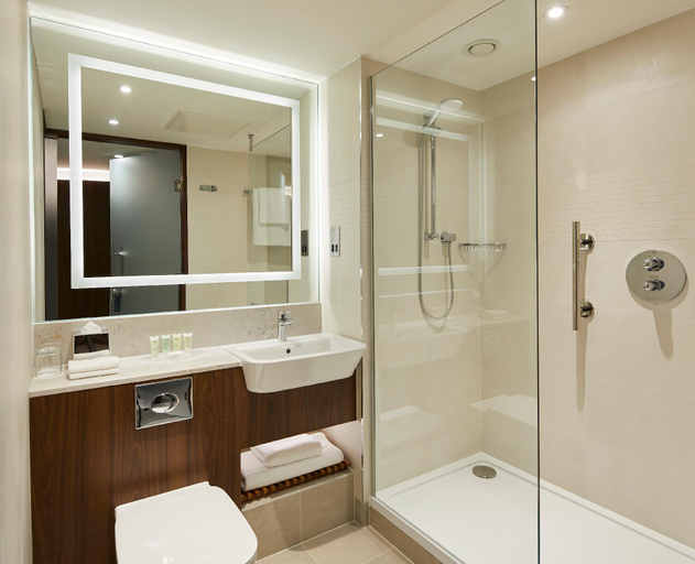 Bathroom 4, Courtyard By Marriott Oxford City Centre, Oxfordshire