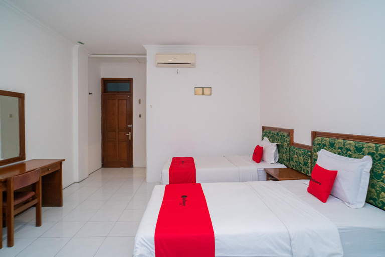 Bedroom 3, RedDoorz Plus @ Hotel Surya Solo, Solo