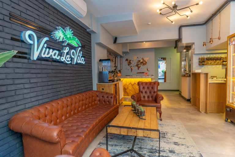 Public Area 4, Viva La Vita, Konak