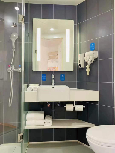 Bathroom, Hanting Hotel (shanghai Baogang Yueluo Road), Shanghai