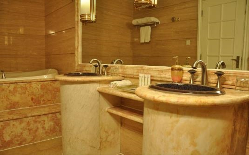 Bathroom, Jinrong International Hotel Shanghai, Shanghai