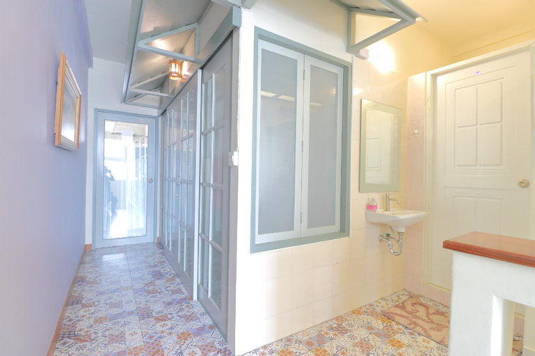 Public Area 2, Saen Sabai Hostel, Bang Plee