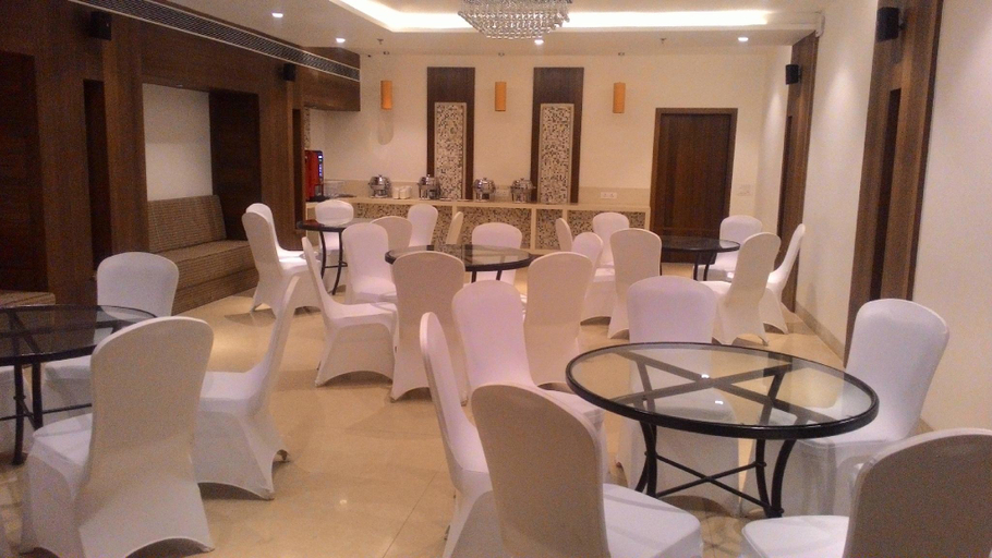 Food & Drinks 5, Hotel Emerald Park, Nashik