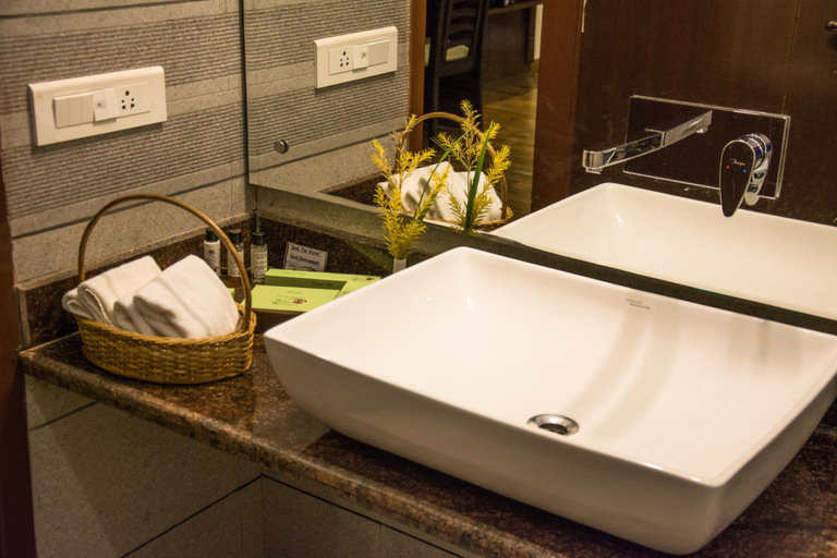 Bathroom 5, Corbett The Baagh Spa & Resort, Nainital