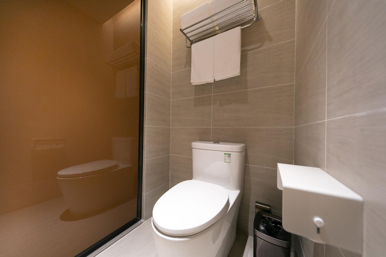 Bathroom 12