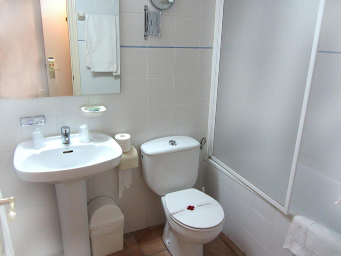Bathroom 3, Hotel Villa De Utrillas, Teruel