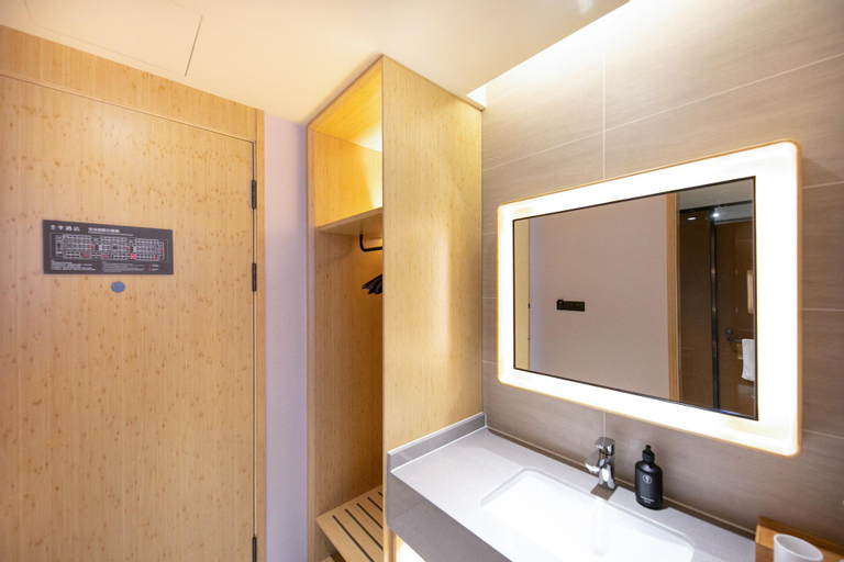 Bathroom 13