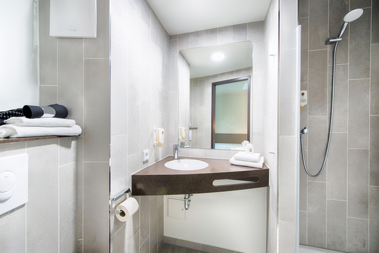 Bathroom 4, B&B Hotel Wilhelmshaven, Wilhelmshaven