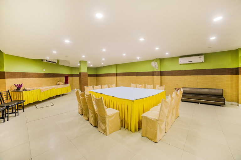 Business Facilities, Capital O 8194 The Golden Ville , Gwalior