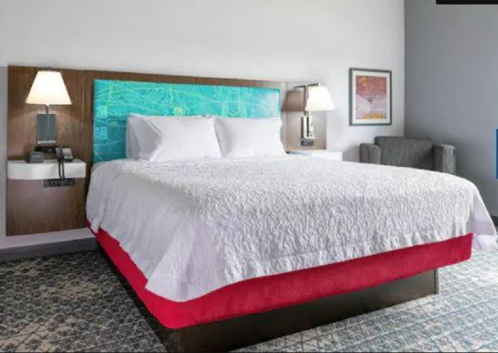 Bedroom, Hampton Inn & Suites Chico, Butte
