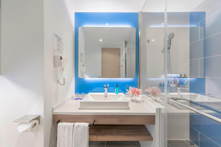 Bathroom 4, Holiday Inn Express Shanghai Gubei By IHG, Shanghai