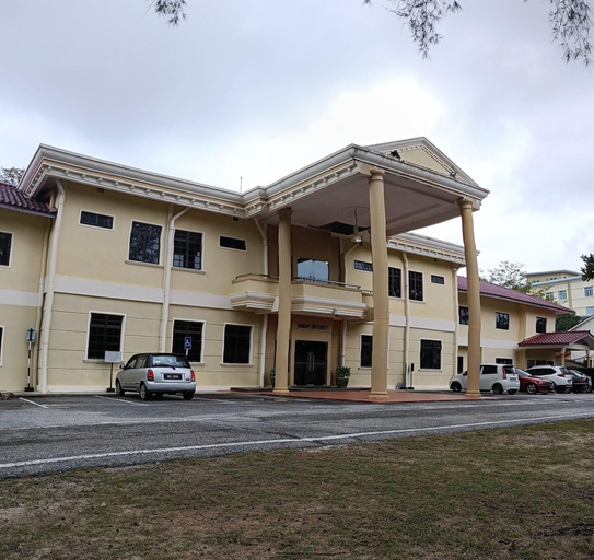 Exterior & Views