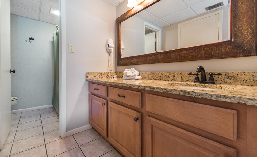 Bathroom 4, Edgewater Villa 404 su-9111EDGEE60404EW-251, Bay