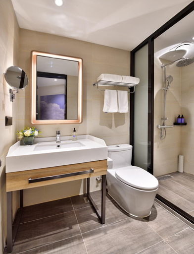 Bathroom 4, HanTing Premium Hotel (Yingshang Wuzhou Wanhui City), Fuyang
