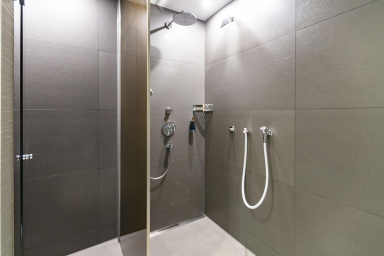 Bathroom 5, Hotel Modi, Dachau