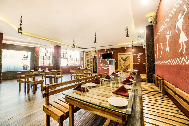 Food & Drinks 3, Capital O 8194 The Golden Ville , Gwalior