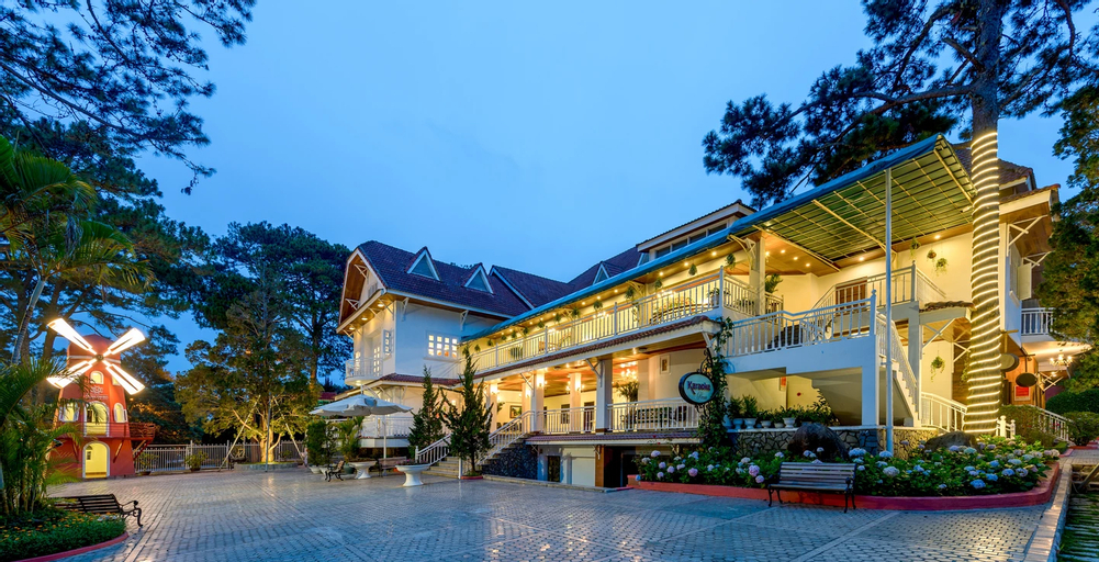 Exterior & Views