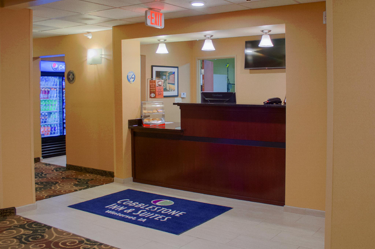 Public Area 2, Cobblestone Inn - Winterset, Madison
