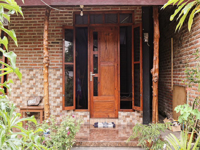 Entrance, RnJ Homestay, Banyuwangi