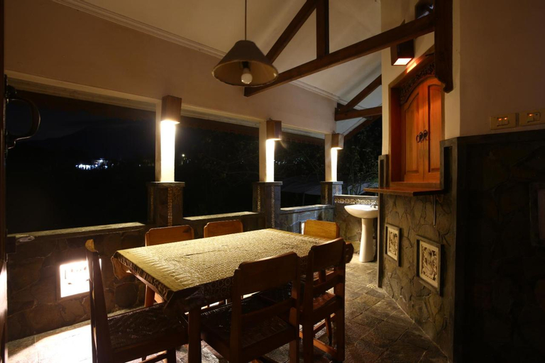 Dining Room 17