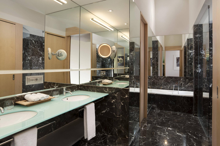 Bathroom 5, Hotel Marques de Riscal, a Luxury Collection Hotel, Álava