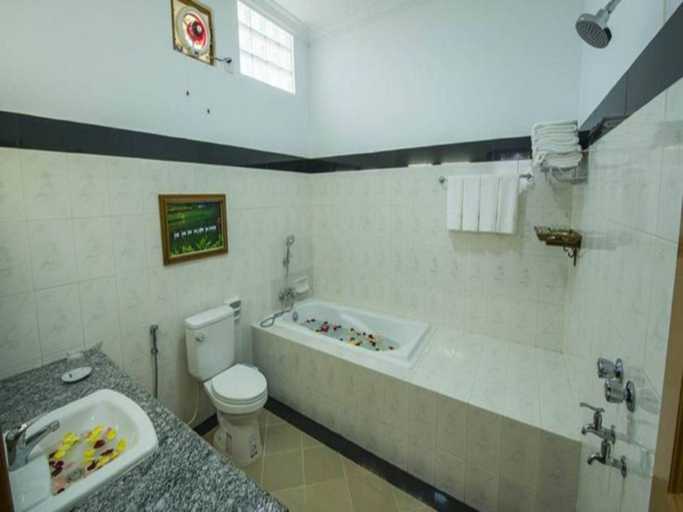 Bathroom 3, Hotel Shwe Nann Htike, Mandalay