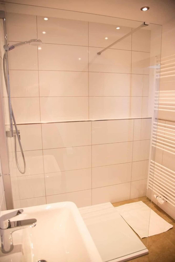 Bathroom 4, Hotel zum Goldenen Stern, Eifelkreis Bitburg-Prüm