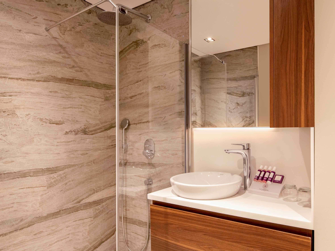 Bathroom 25
