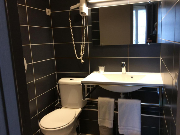 Bathroom 5, Hotel Le Berthelot, Indre-et-Loire