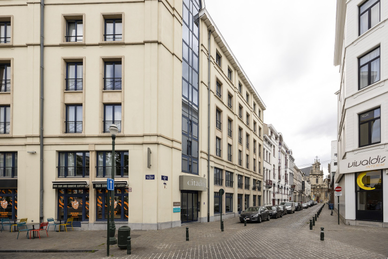 Exterior & Views