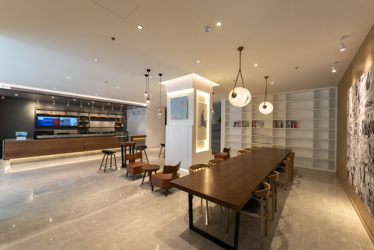Exterior & Views 26