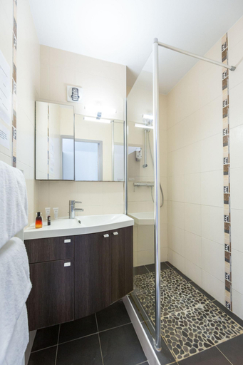 Bathroom 4, Les Pins Blancs de Provence, Var