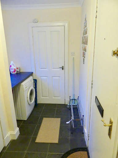 Public Area 2, Large 2 Floor Apt near Beach & Train & Golf course, Fife