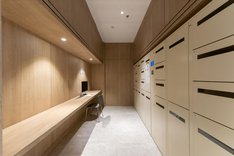 Exterior & Views 28