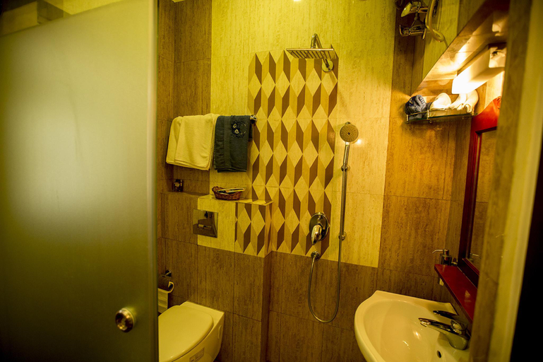 Bathroom, Hotel Deep, Lucknow