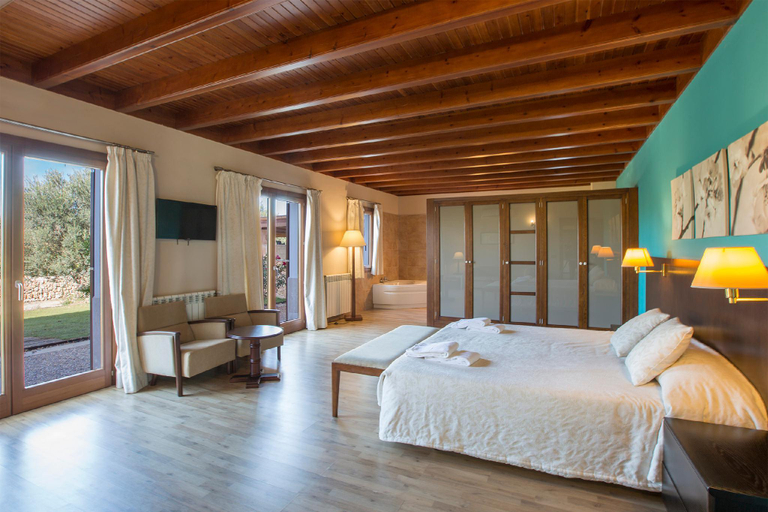 Others 2, FINCA SHORT DE CONIES, Baleares