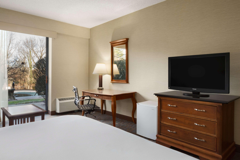 Bedroom 3, DoubleTree by Hilton Somerset Hotel & Conf Ctr, Somerset