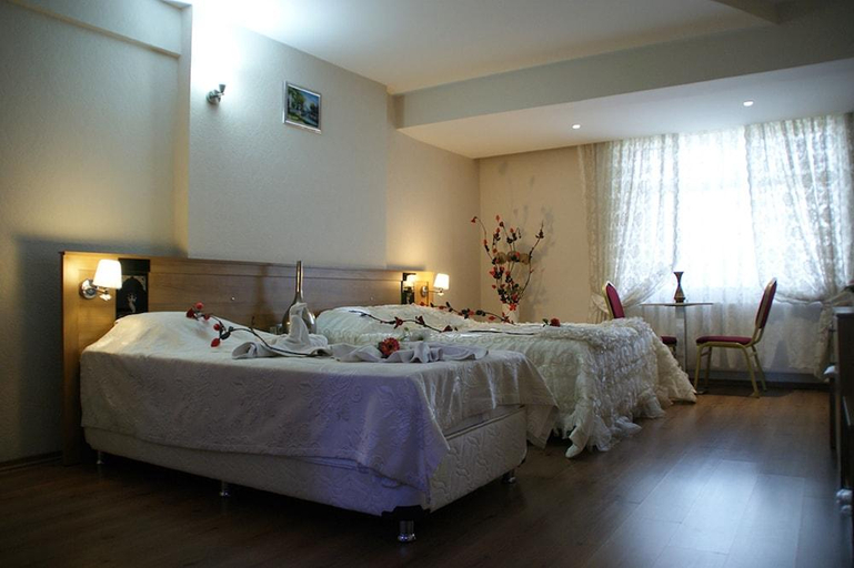 Bedroom 2, Samos Hotel, Merkez