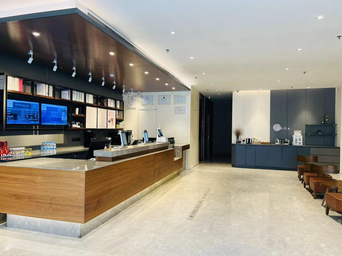 Exterior & Views 30